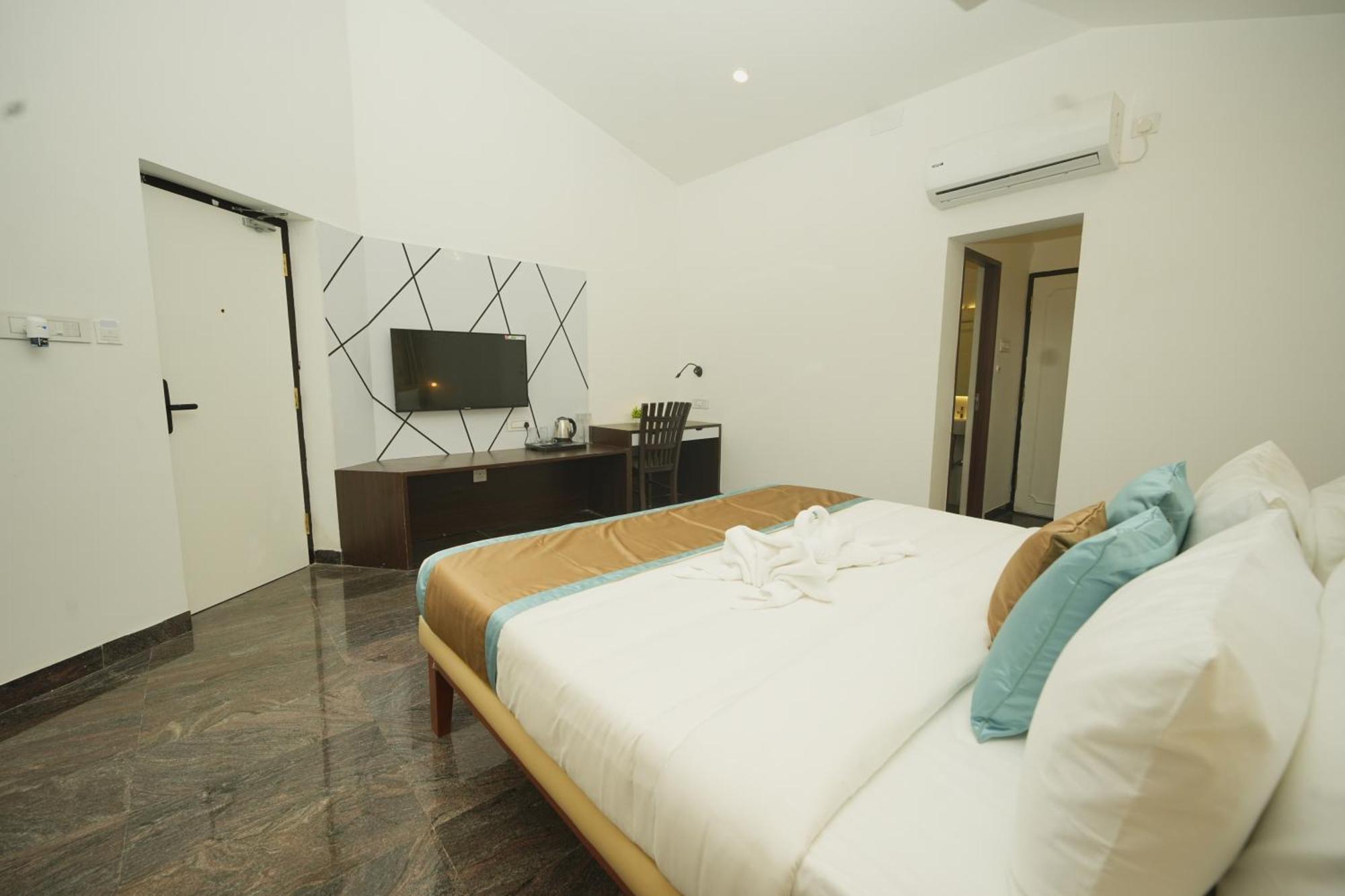 Bay Breeze Suites Chennai Exterior photo